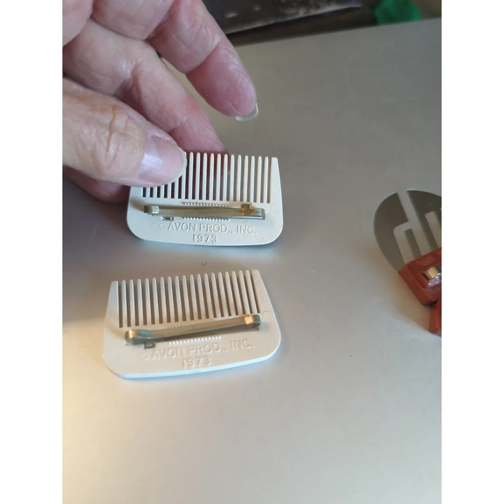 2 Pair Vintage Avon 1973, School Days & Flower Combs Girls Hair Barrettes